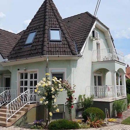 Ludika Vendeghaz Apartment *