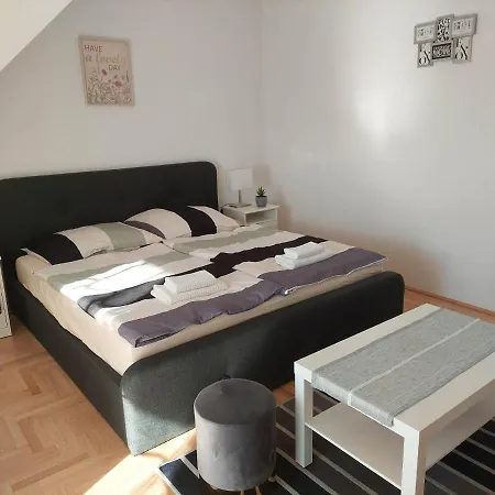 アパート Ludika Vendeghaz *