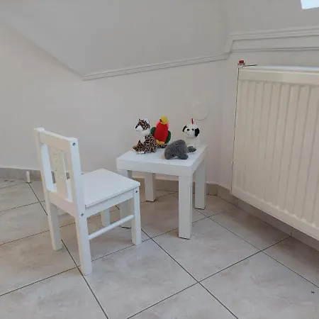 Ludika Vendeghaz * באלאטונפורד