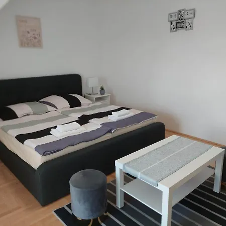 Ludika Vendeghaz דירה באלאטונפורד