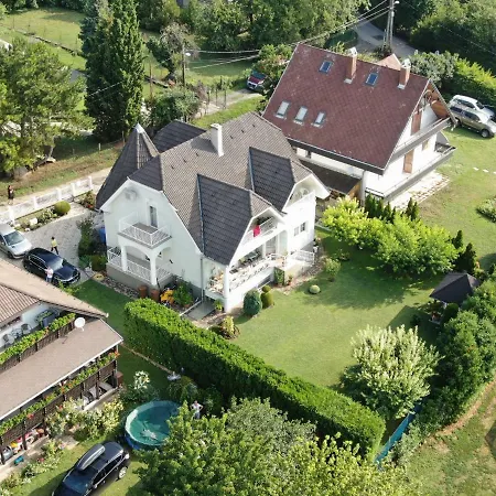 Ludika Vendeghaz アパート バラトンフレド