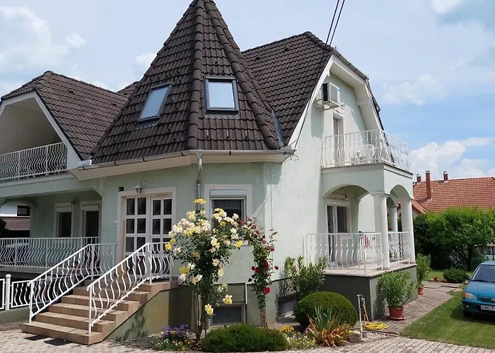 Ludika Vendeghaz Апартаменты *